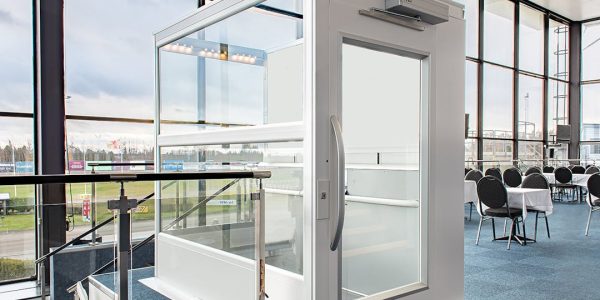 commercial-goods-and-passenger-lift-01